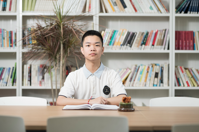 「发榜时刻」同龄人正在准备中考 育才这名少年高考683分